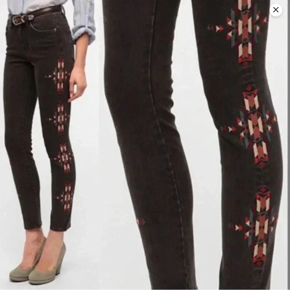 BDG Urban Outfitters Aztec Embroidered High Rise Cigarette Ankle Jeans Size 26 - Picture 1 of 13